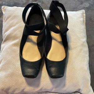 Cute and comfortable black ballet flats